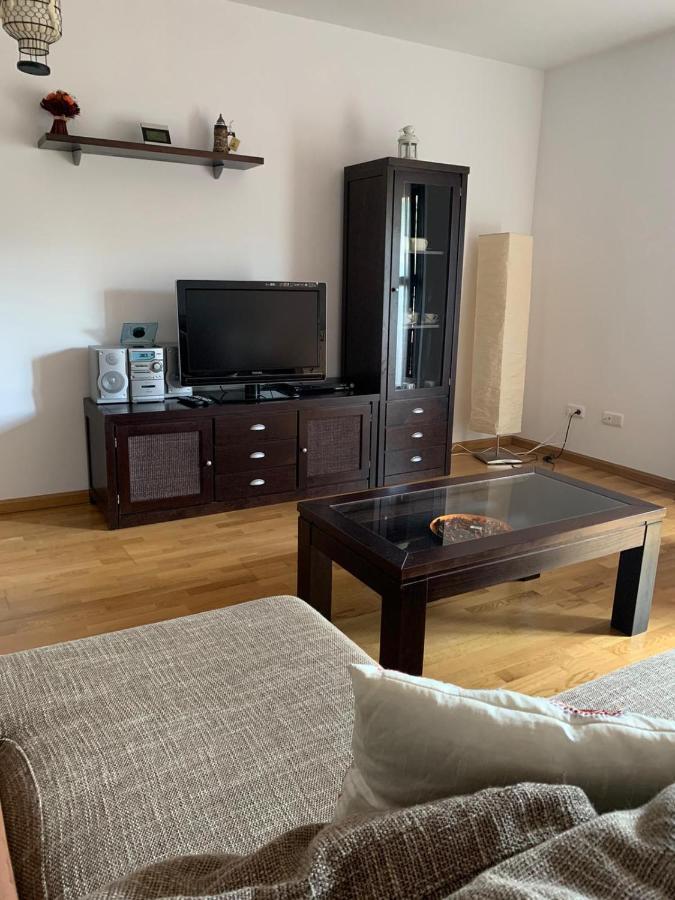 Apartamento Artaleku Apartment Jaca Bagian luar foto